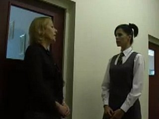 小姐惩罚女生硬鞭刑心连心