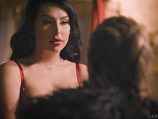 Tattooed eccellente bootylicious Chanel Santini fornisce transessuale whisk BJ