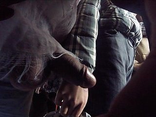 在总线上拉公鸡