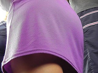 بس میں voyeur upskirting