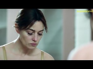 โมนิกา Bellucci เปลือย Boobs และจุกนมใน Ville-Marie ภาพยนตร์