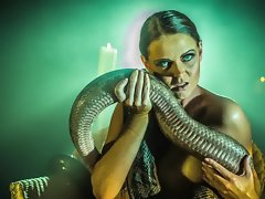 Голая Chloe Ли с Змеи
