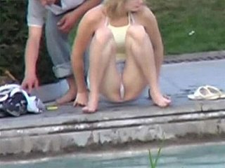 Voyeur Eavesdrop Cam atrapa muchas ondas calientes en público