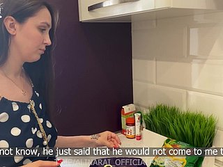 Мачеха утешила расстроенного пасынка своей киской