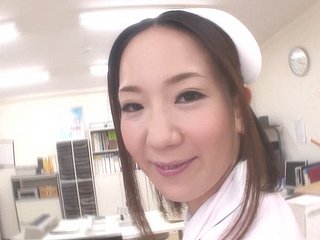Perawat Jepang yang cantik akan kacau oleh dokter