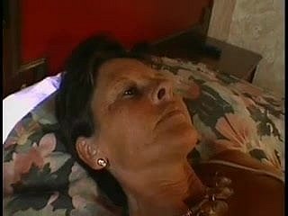 Nonna sposata e ragazzo più giovane