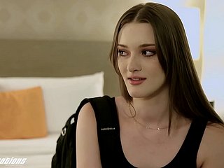 Nouvelles sensations - L'erreur de l'hôtel fait sucer maw snack et baisée (Olivia Madison)