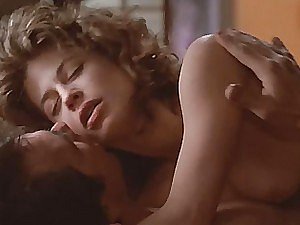 Refrigerate sexy Linda Hamilton desnuda en una escena caliente