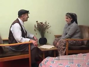 Yasli AMCA turbanli karisini sikiyor (Turks)