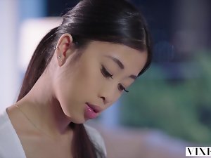 VIXEN亚洲青年学生有激情性爱与周边