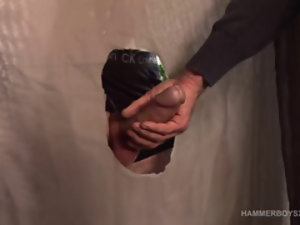 Düz Pal Honza Janota bir Handjob alır