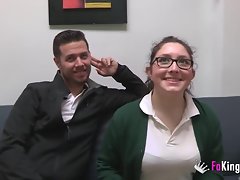 Nouveau Scandale! Elle se enfuit de l'école