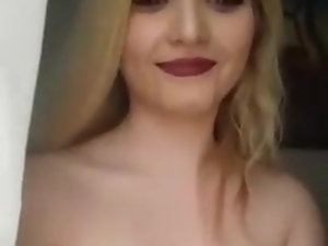 Turks meisje Kubra periscoop tonen