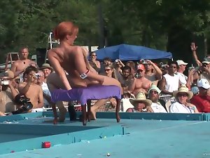 Mama Strips voor Strangers