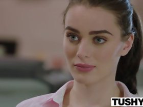 Tushy Lana Rhoades mette su uno spettacolo anale