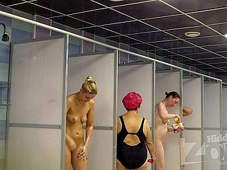 mandi voyeur