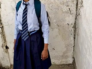 第一次与印度村庄的 desi 学校女孩发生性关系 - 病毒式 MMS