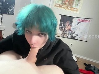 Garota emo usa garganta e peitos enormes para tirar leite de um pau grande e fazer sexo oral