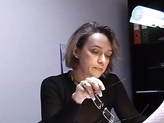 يمارس الجنس مع الحمار الكلبة بوس