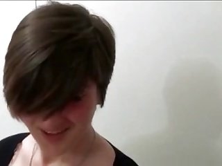 Breve Brunette dai capelli prende carico