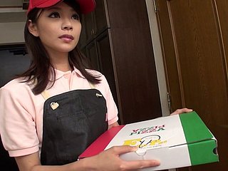 Asian entrega de correio Akubi Yumemi dá boquete a seu cliente